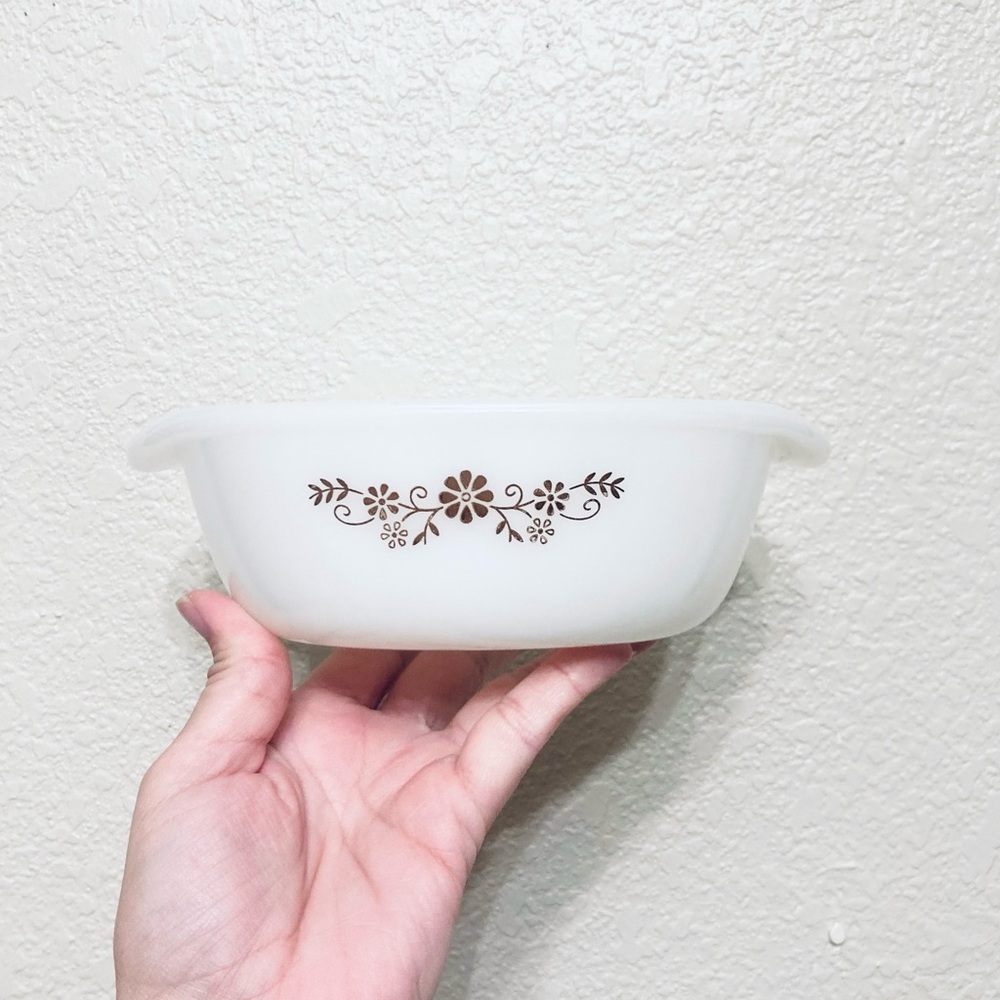 Vintage Dynaware Pyr-O-Rey Brown Daisy Milk Glass Round Casserole Dish bowl